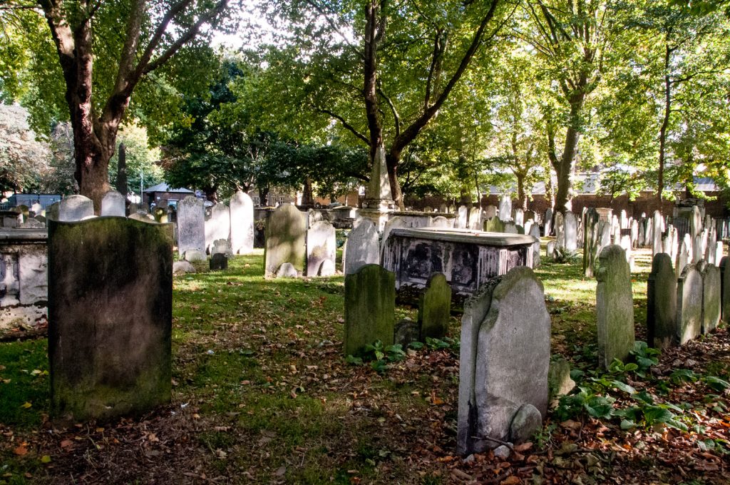 Stones And Bones – A Walk Through Bunhill Burial Ground – Symbols & Secrets